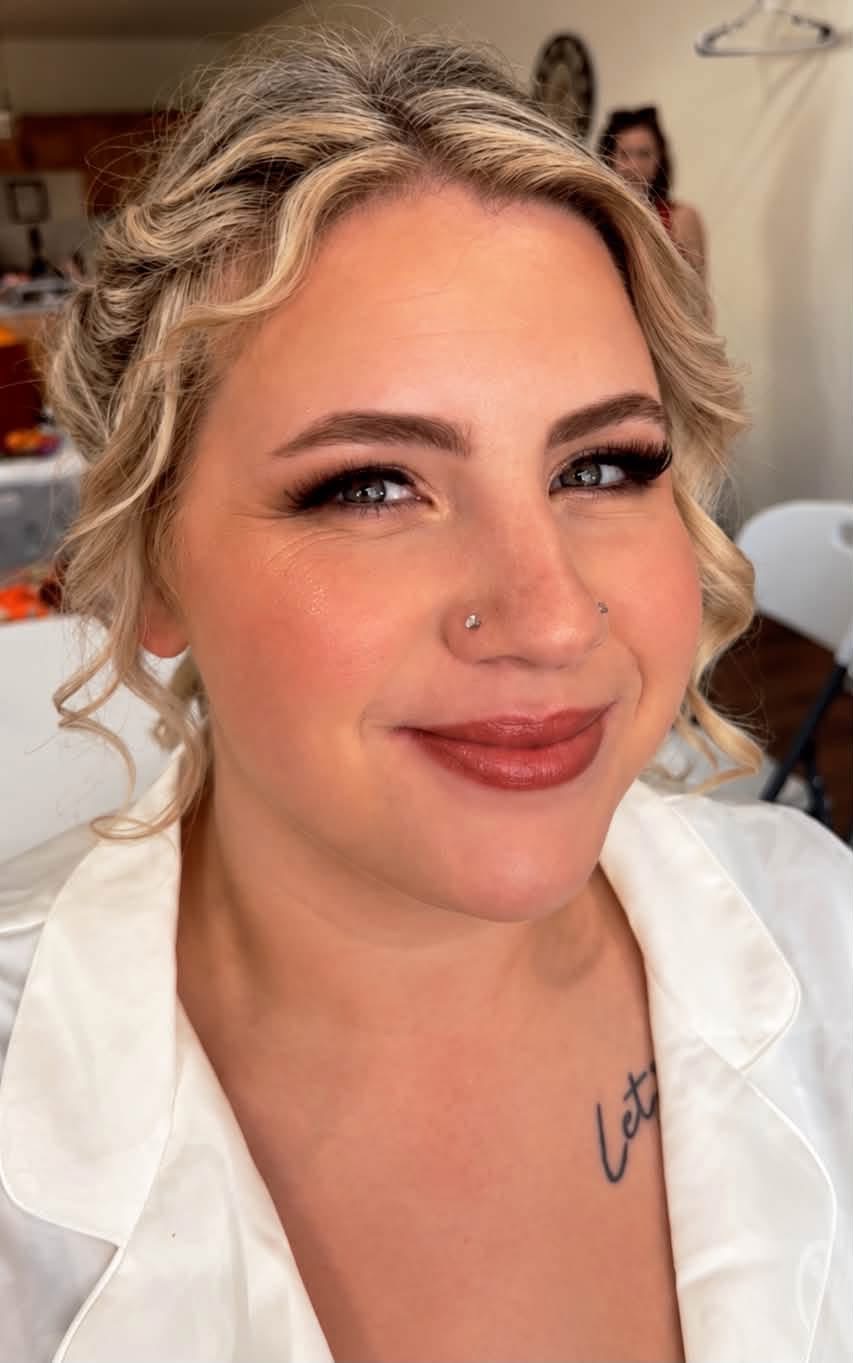 Smiling bride with glowing makeup and a veil
